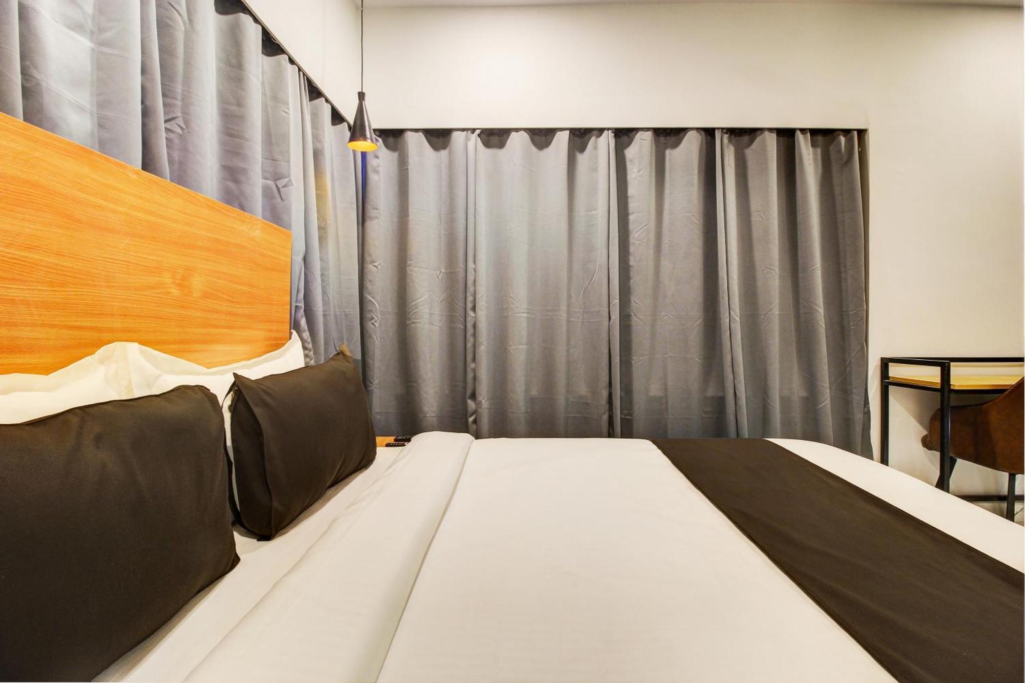 Super Townhouse Rcc Hotel Banjara Hills Hyderabad Exterior foto