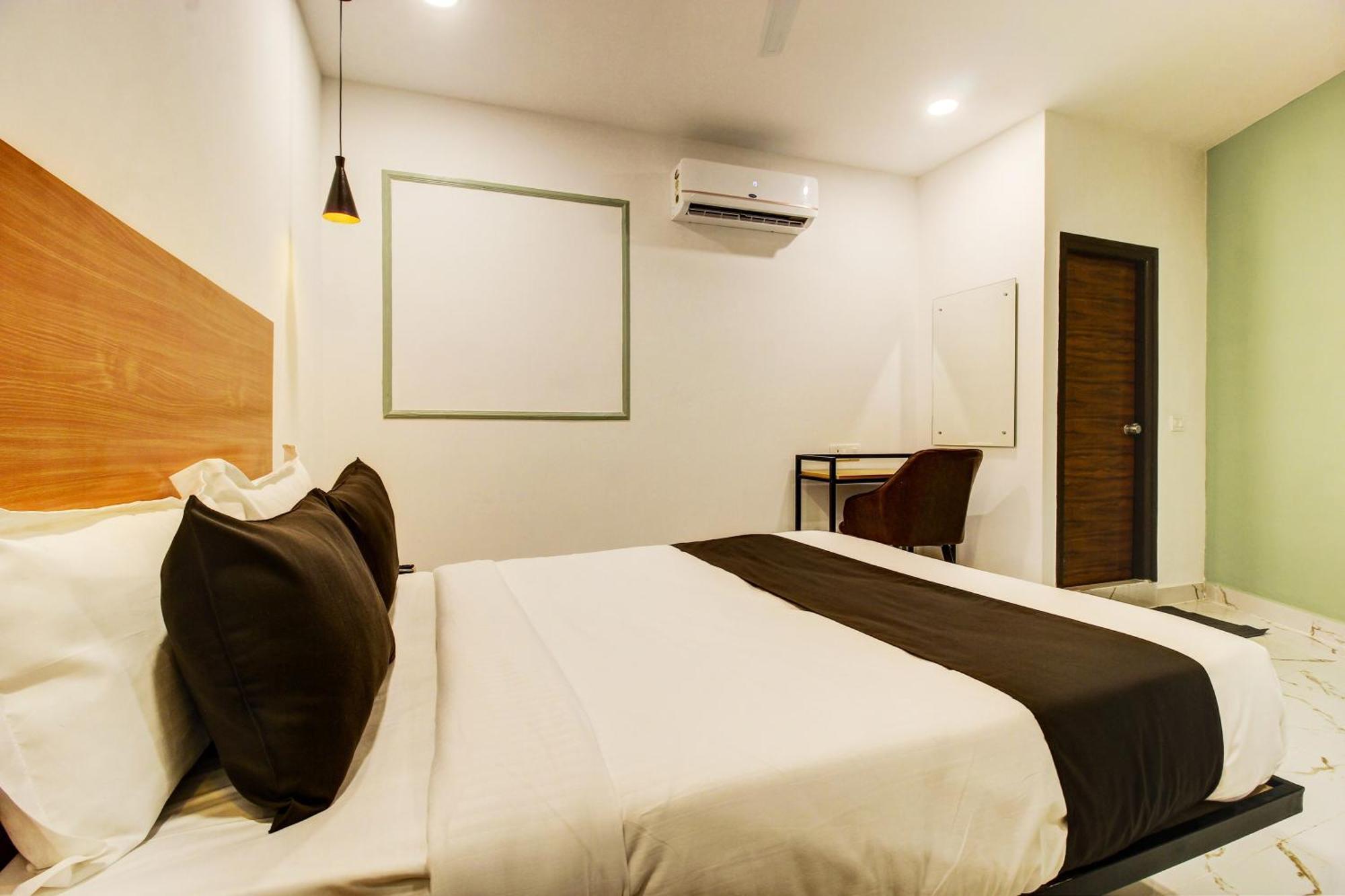 Super Townhouse Rcc Hotel Banjara Hills Hyderabad Exterior foto